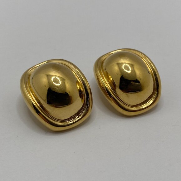 Vintage Gold-Toned Large Clip-on Round Earrings - Picture 5 of 9